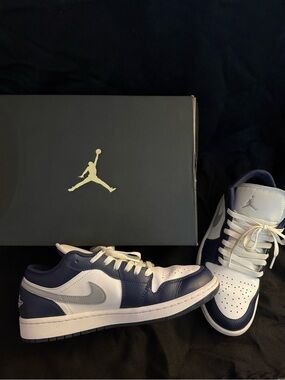 Nike Air Jordan 1 Low sneakers in the "Midnight Navy" colorway